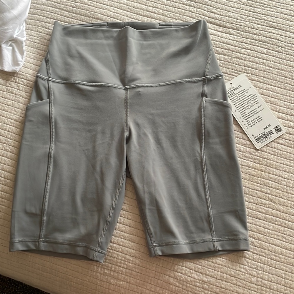 NWT. Size 6 Lululemon align 8” gray shorts w/ pockets Too long for me